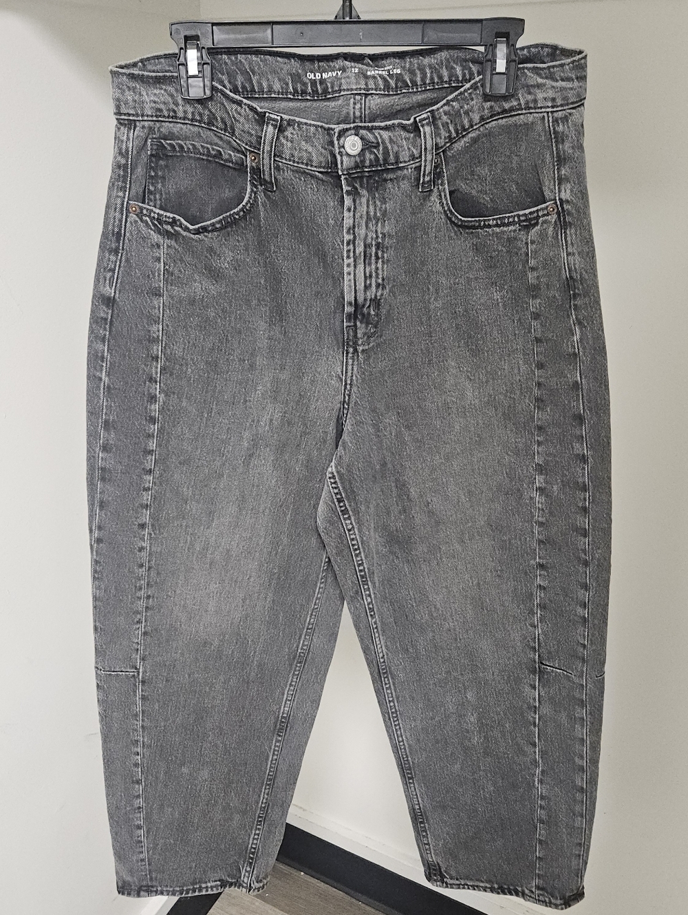 OLD NAVY HIGH RISE BARREL LEG 12